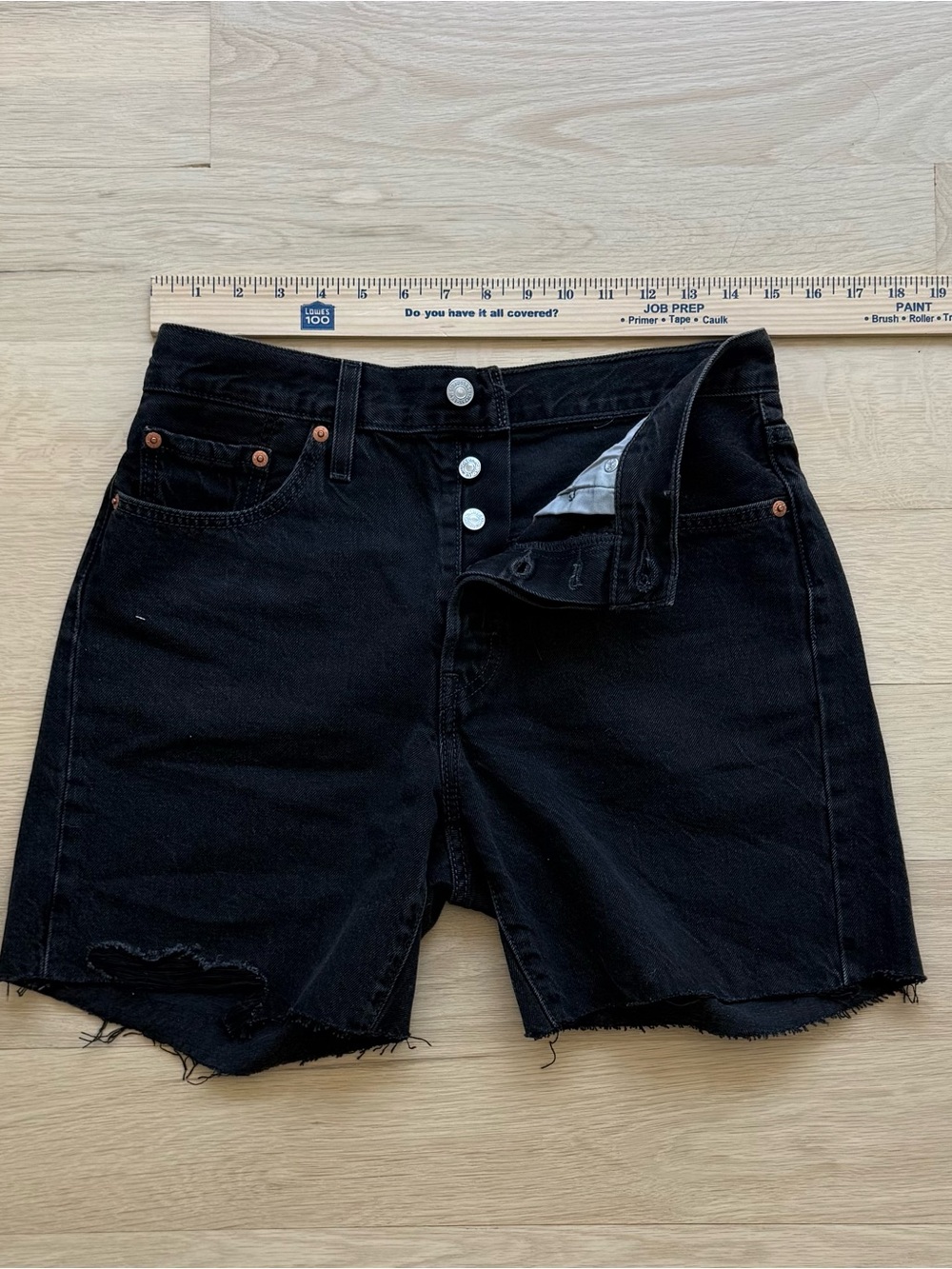 Levi’s 501 women’s denim shorts Size 28